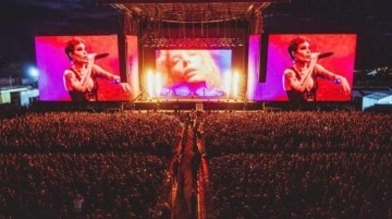 "Yenge" formunda! Yıldız şarkıcı Halsey, konserinde Türkçe konuştu, ortalık yıkıldı