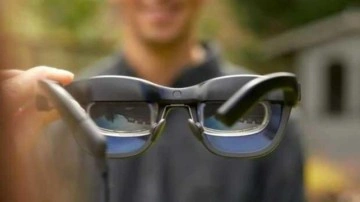 Yeni geliştirilen akıllı gözlük işitme engelliler için altyazı oluşturuyor