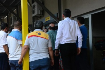 Yeni sözleşmeyi protesto eden PTT işçileri, Türkiye genelinde iş bıraktı
