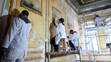 Yıldız Sarayı'nda restorasyon çalışmalarında duvar resimleri bulundu