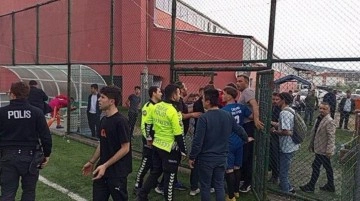 Yine amatör yine kavga! Zonguldak'ta saha savaş alanına döndü, polis olayı zor ayırdı