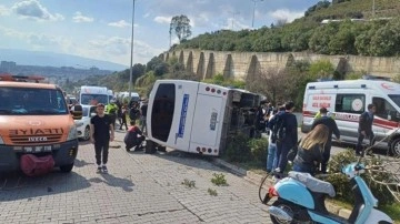 Yolcu minibüsü devrildi, çok sayıda yaralı var!