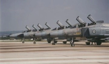 Yunanistan'a ait bir F-4 Phantom savaş uçağı düştü