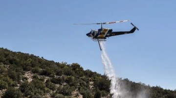 Yunanistan'da yangın söndürme helikopteri düştü