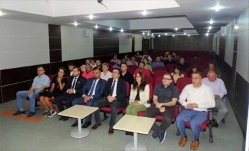 ZBEÜ'de 'Türkiye Yüzyılının Kahramanları' konferansı düzenlendi