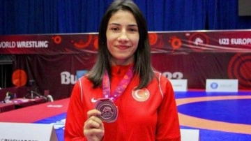 Zehra Demirhan gümüş madalya kazandı