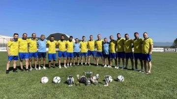 Zonguldak haber... Çaycuma Master Veteranlar 33 yıl sonra 3 kupa kazandı