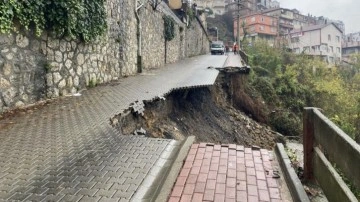 Zonguldak'ta heyelan oldu, hastane yolu trafiğe kapatıldı