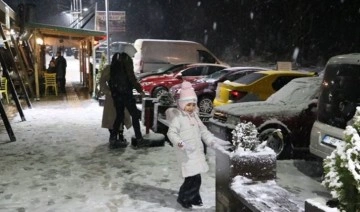 Zonguldak'ta kar yağışı: Gece yollar beyaza büründü