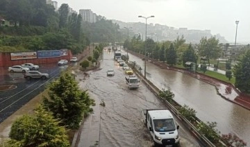 Zonguldak'ta sağanak etkili oldu: Sahil yolunu su bastı